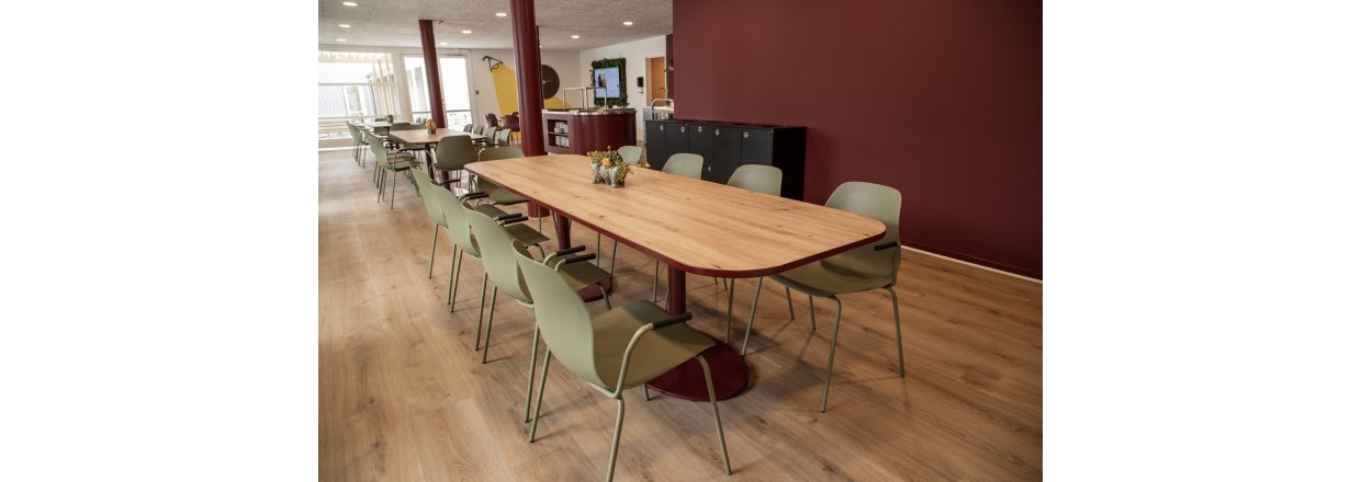 Flot og farverig kantine hos Etac