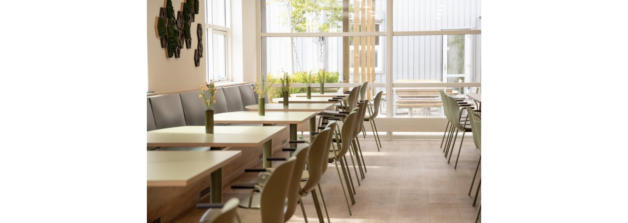 Flot og farverig kantine hos Etac