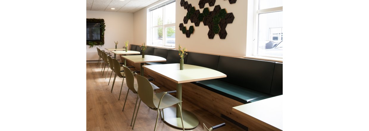 Flot og farverig kantine hos Etac