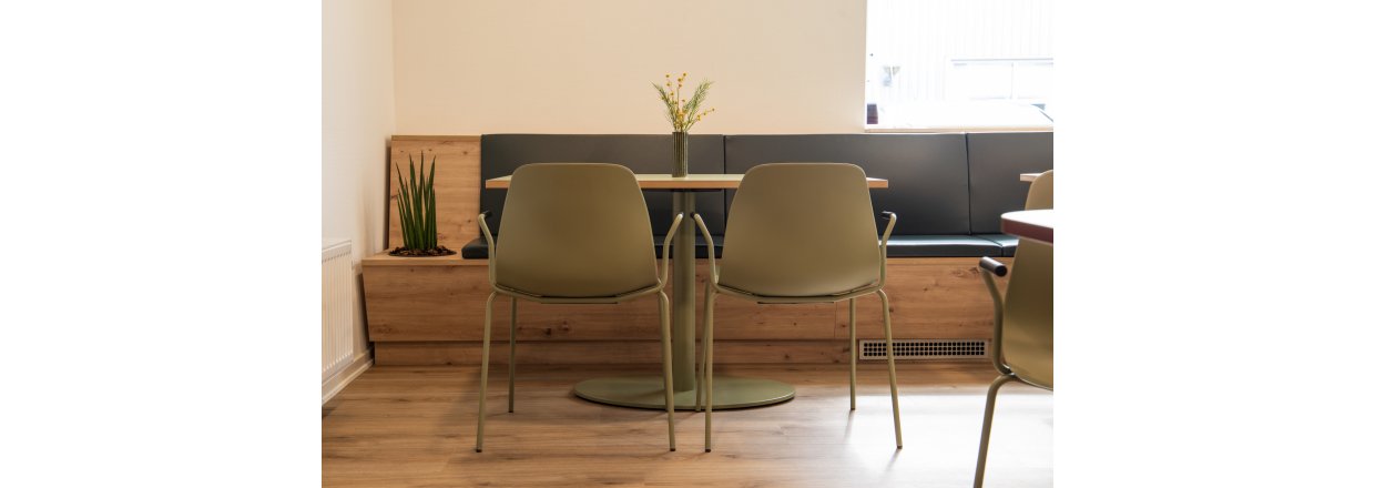 Flot og farverig kantine hos Etac