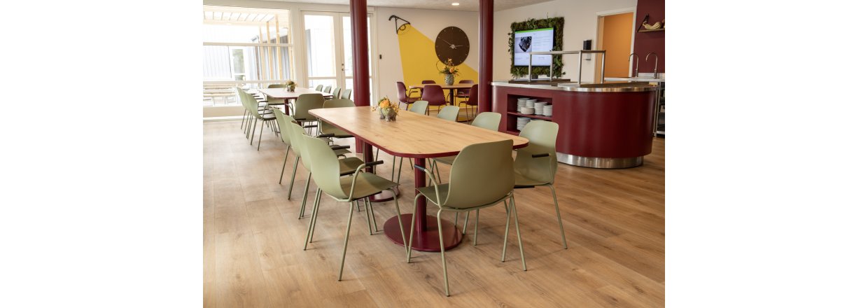 Flot og farverig kantine hos Etac