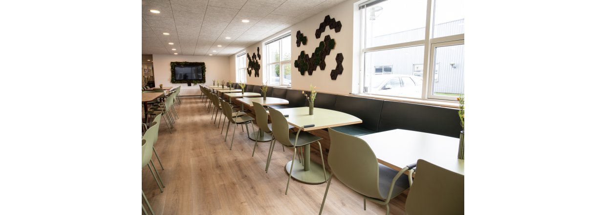 Flot og farverig kantine hos Etac