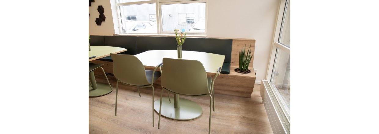 Flot og farverig kantine hos Etac