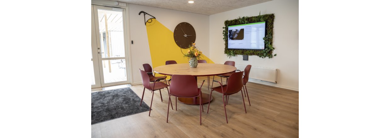 Flot og farverig kantine hos Etac