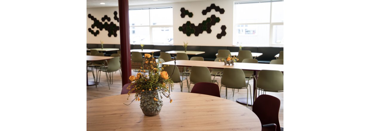 Flot og farverig kantine hos Etac