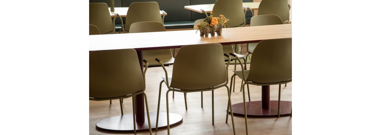 Flot og farverig kantine hos Etac