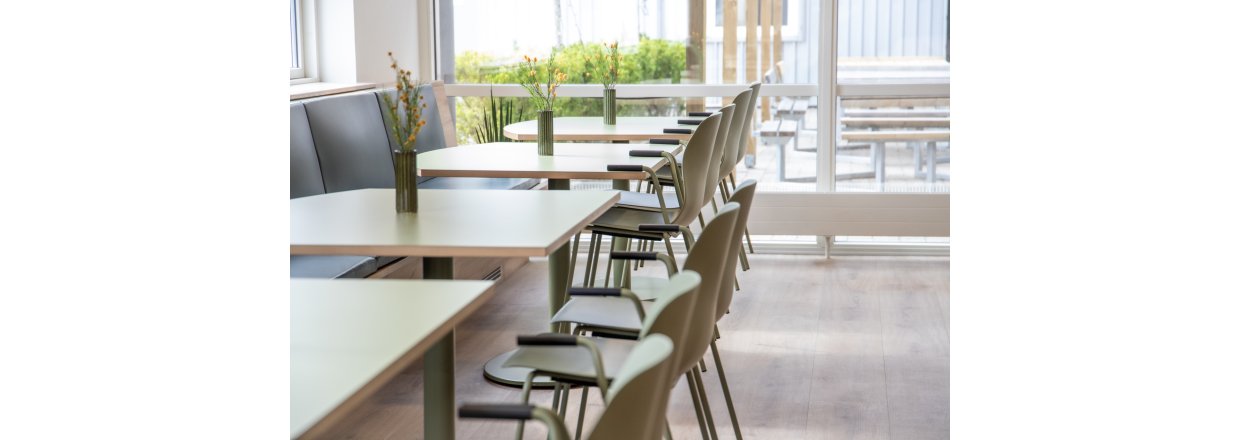 Flot og farverig kantine hos Etac