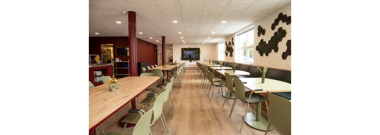 Flot og farverig kantine hos Etac