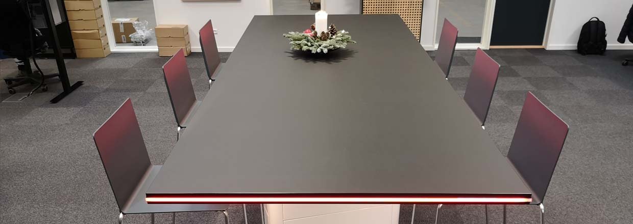Specialdesignet mødebord til Hamag A/S